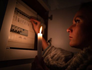 Waarom valt de stroom uit? Ontdek de oorzaken van stroomstoringen.